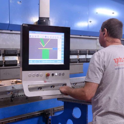 מפעלי אינקומק בלוקר, זיווד תעשייתי, ערגול תעשייתי, מכונת כיפוף פחים