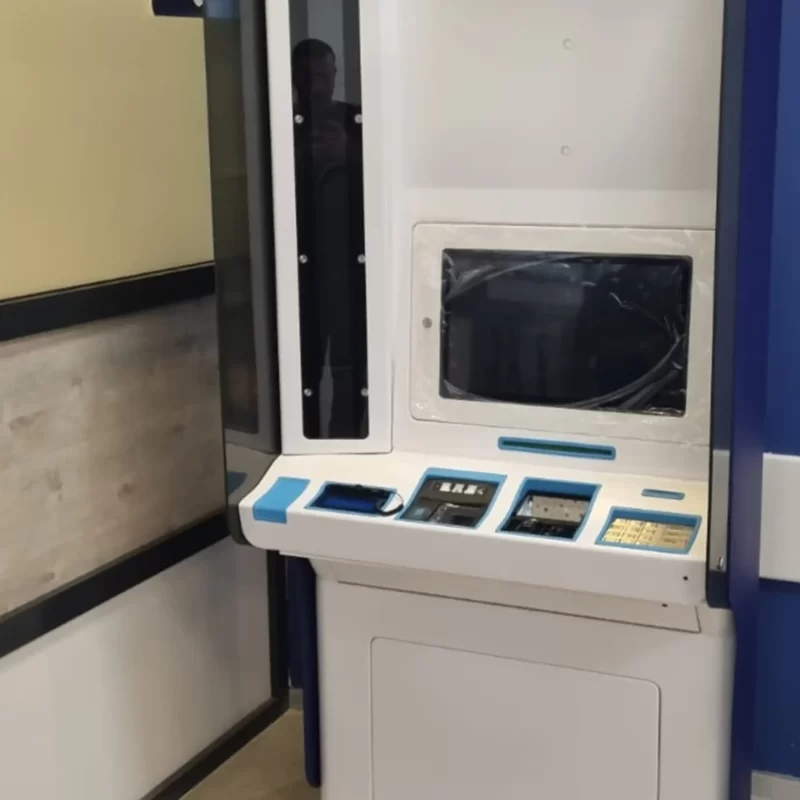 אינקומק בלוקר, עמדות שירות