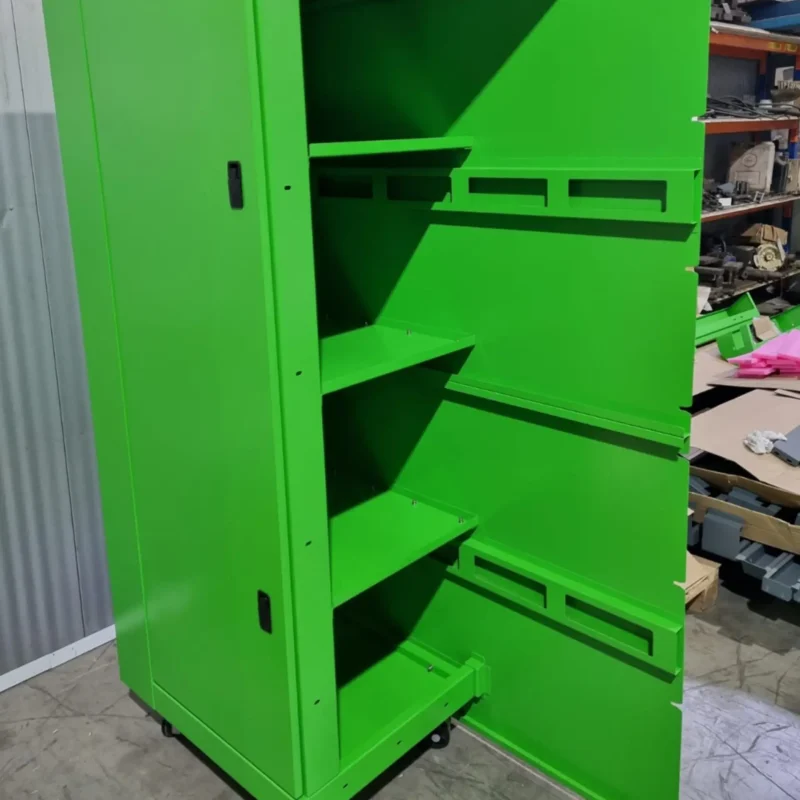 אינקומק בלוקר, ארון